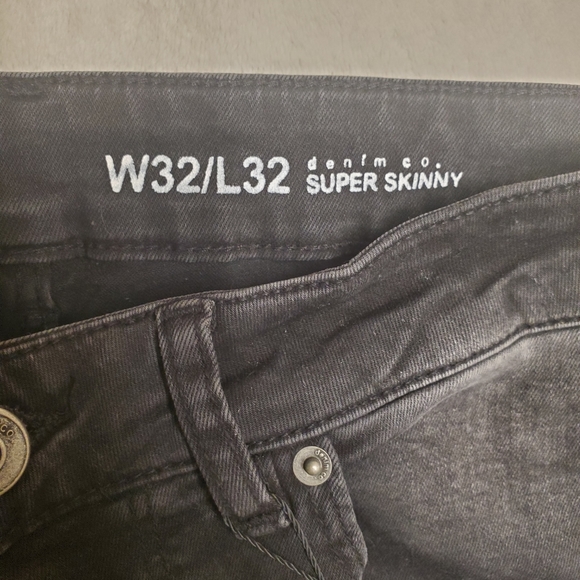 Jeans - Picture 2 of 4